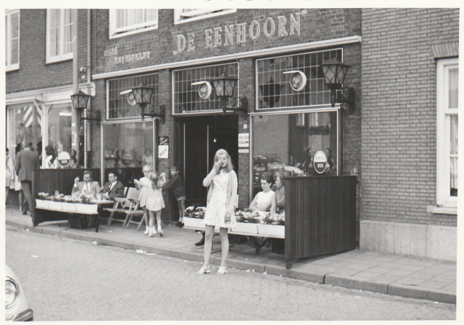 2 Foto's ,  Oostburg , Sluis ; Stadhuis + Café Restaurant " DE EENHOORN " - Sluis