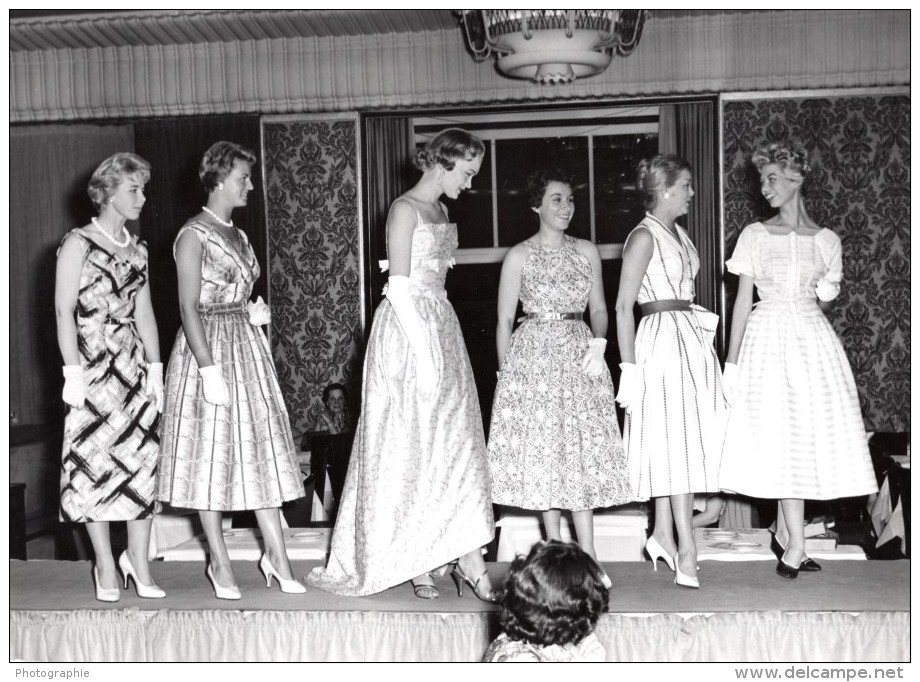 Belgique Bruxelles Defile De Mode Ancienne Photo R. Canaguier 1950's - Other & Unclassified