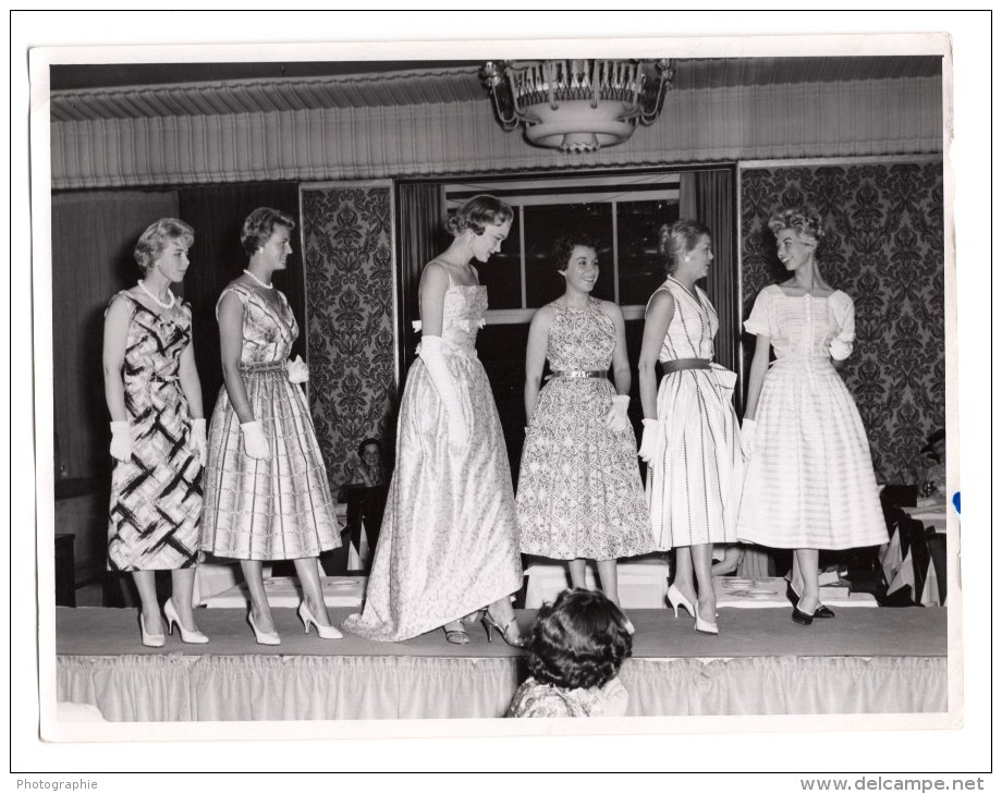 Belgique Bruxelles Defile De Mode Ancienne Photo R. Canaguier 1950's - Other & Unclassified