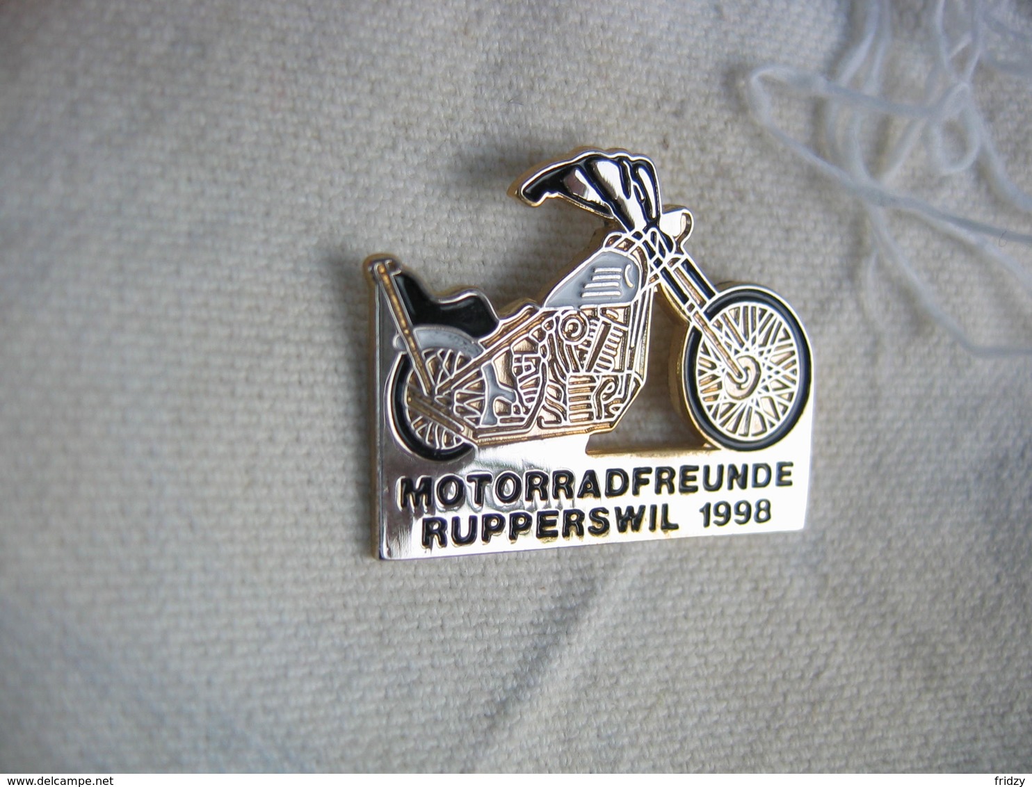 Pin's Des Amis De La Moto, Club De Rupperswil En Suisse (motorradfreunde Rupperswil) Année 1998 - Motos