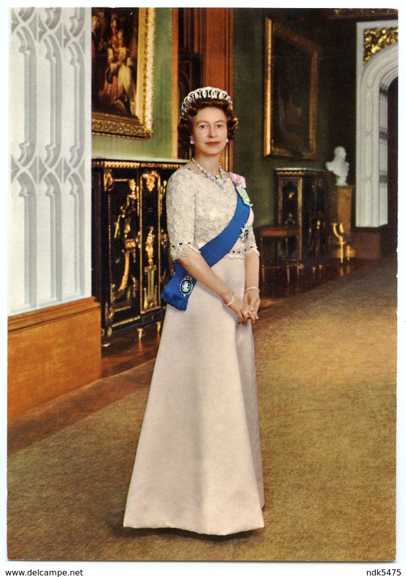 QUEEN ELIZABETH II : 1977 SILVER JUBILEE (JOHN HINDE) - Familles Royales