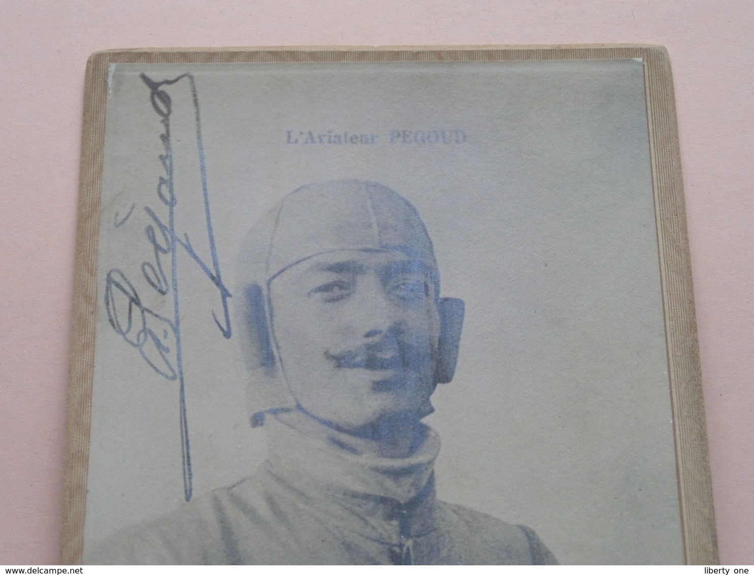 Adolphe Pégoud ( Aviateur / Piloot ) 1889 - 1915 ( Gehandtekend / Signé Photo CABINET ) Zie Foto's ! - Aviation