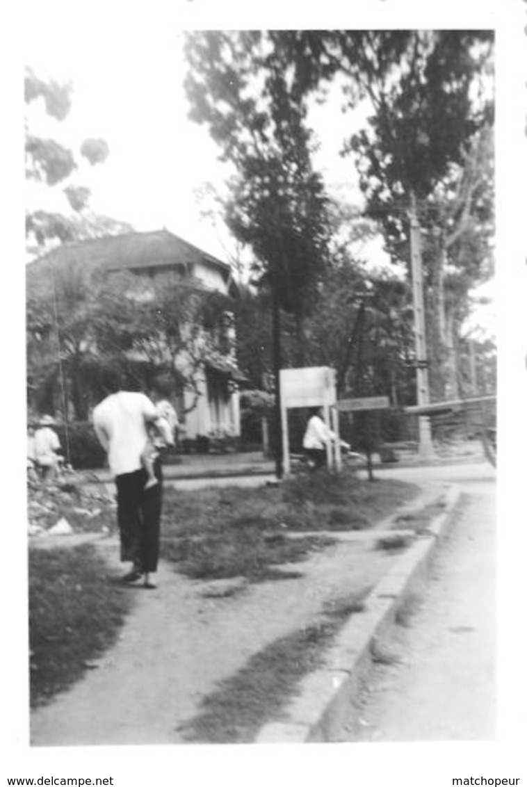 LOT DE 40 PHOTOS DE COCHINCHINE - SAIGON ET ENVIRONS A IDENTIFIER - ANNEE 1955