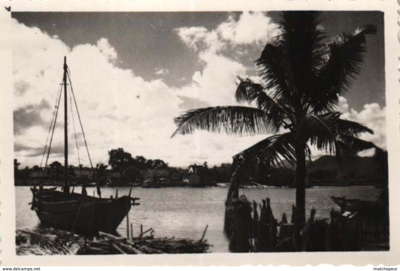 LOT DE 40 PHOTOS DE COCHINCHINE - SAIGON ET ENVIRONS A IDENTIFIER - ANNEE 1955