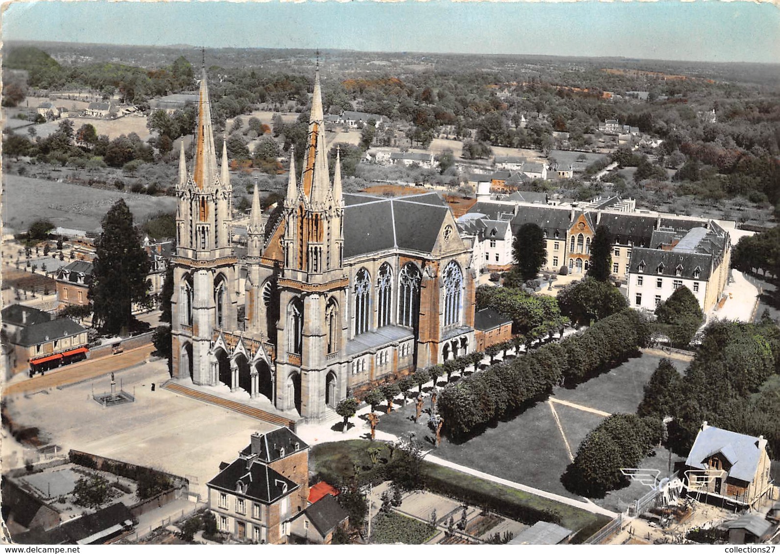 53-PONTMAIN- LA BASILIQUE VUE DU CIEL - Pontmain