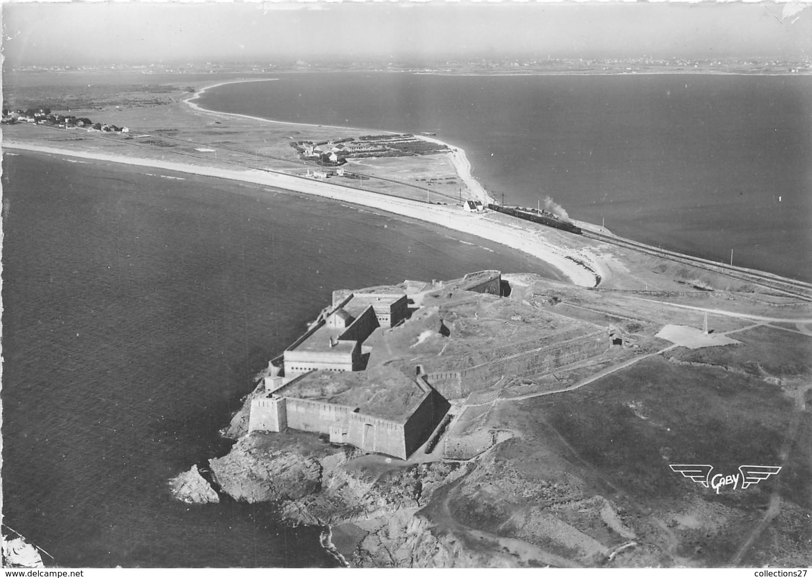 56-QUIBERON-PRESQU'IL- FORT DE PENTHIEVRE ET MONUMENT DES FUSILLES - Quiberon