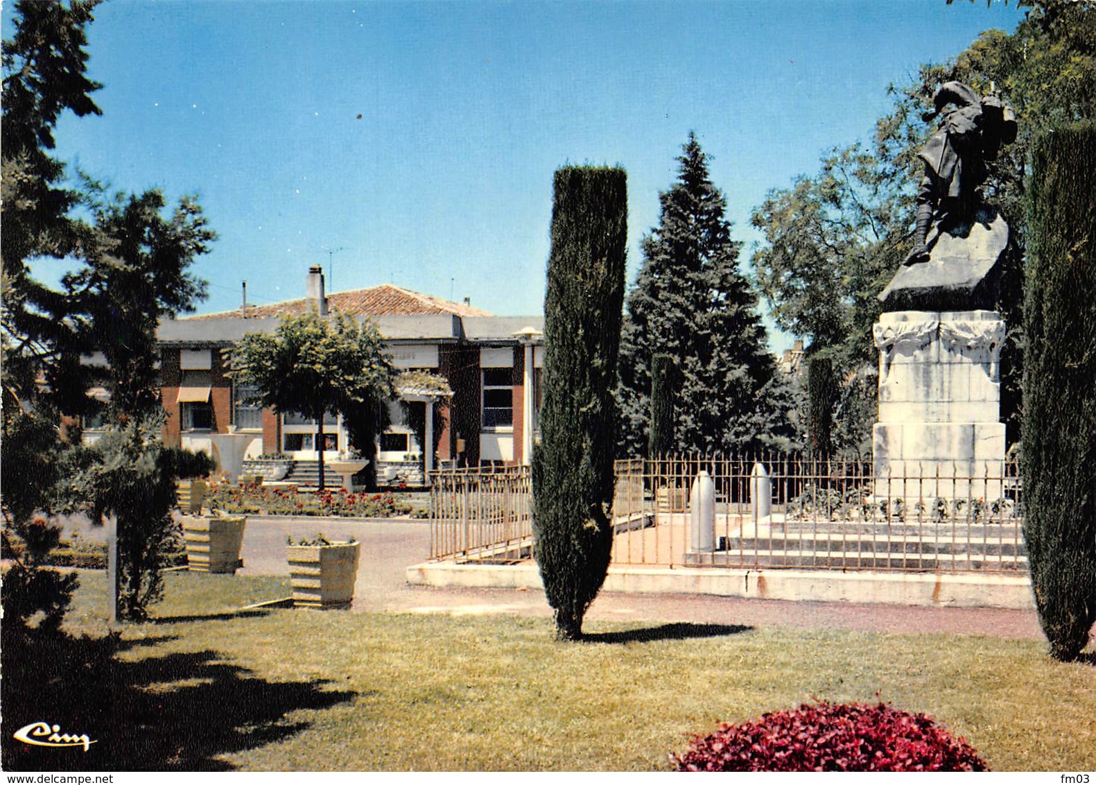 Villefranche De Lauragais Monument Aux Morts - Autres & Non Classés