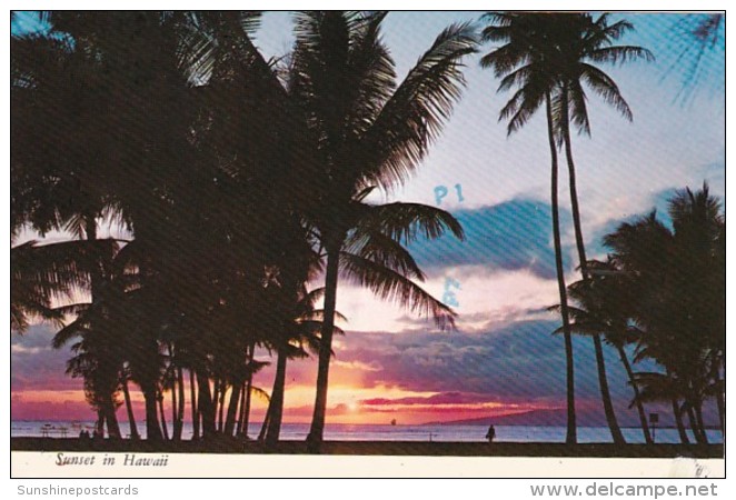 Hawaii Waikiki Beach Sunset - Oahu