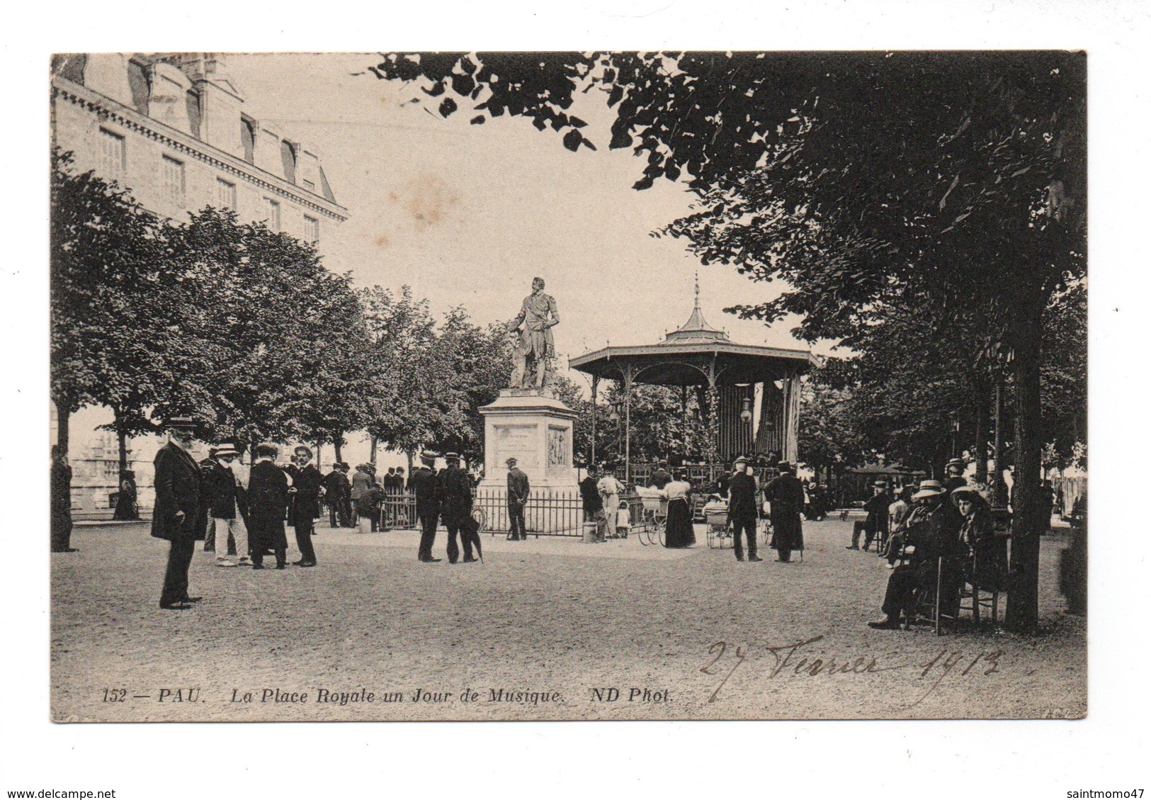 64 - PAU . LA PLACE ROYALE UN JOUR DE MUSIQUE - Réf. N°9890 - - Pau