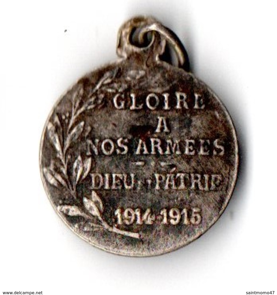 MÉDAILLE . SAINT-MICHEL GARDIEN DE LA FRANCE . " GLOIRE À NOS ARMÉES " . DIEU PATRIE 1914/1915 - Réf. N°15M - - Other & Unclassified