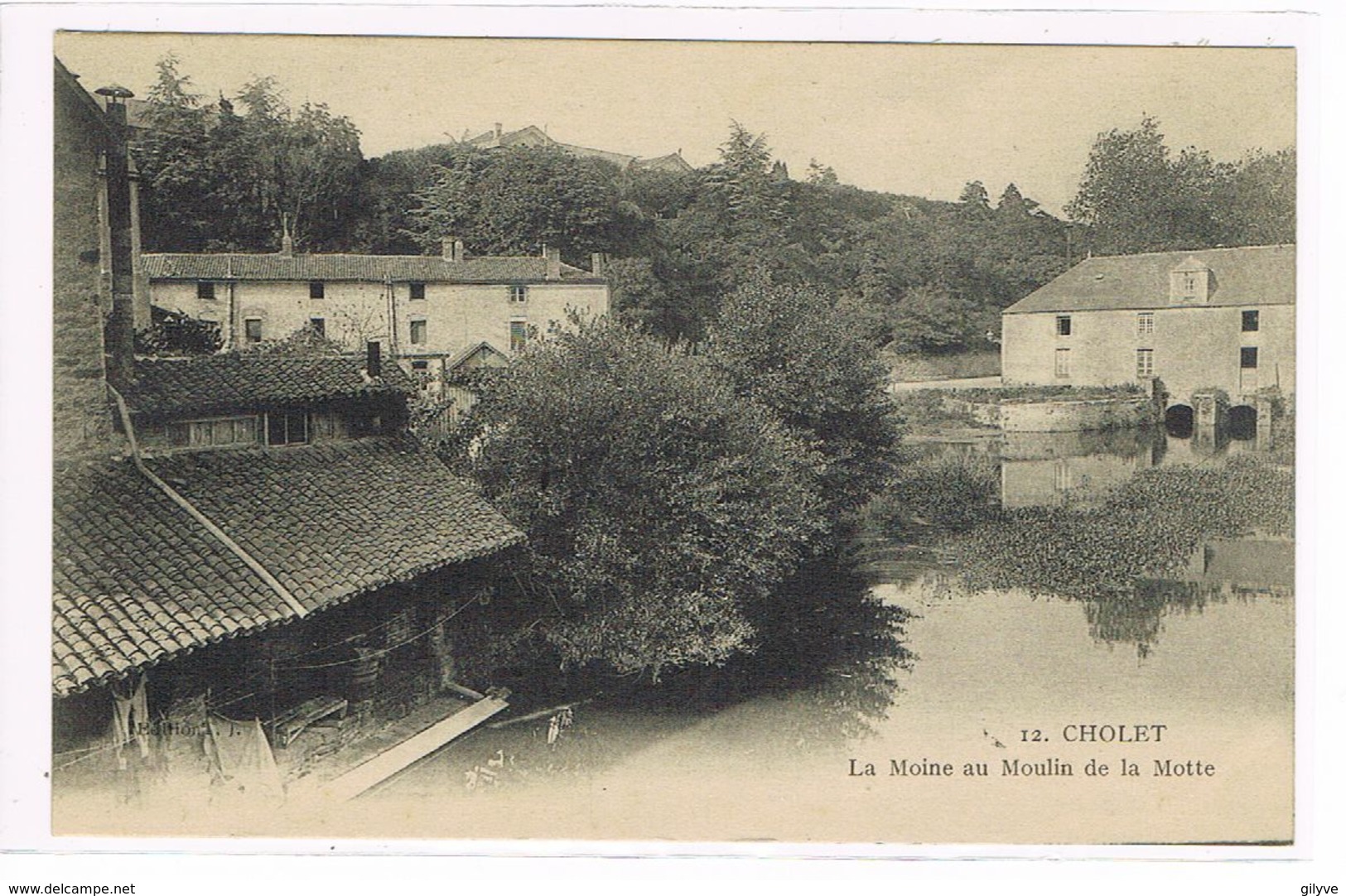 CPA. Cholet. La Moine Au Moulin De La Motte.     (537) - Cholet