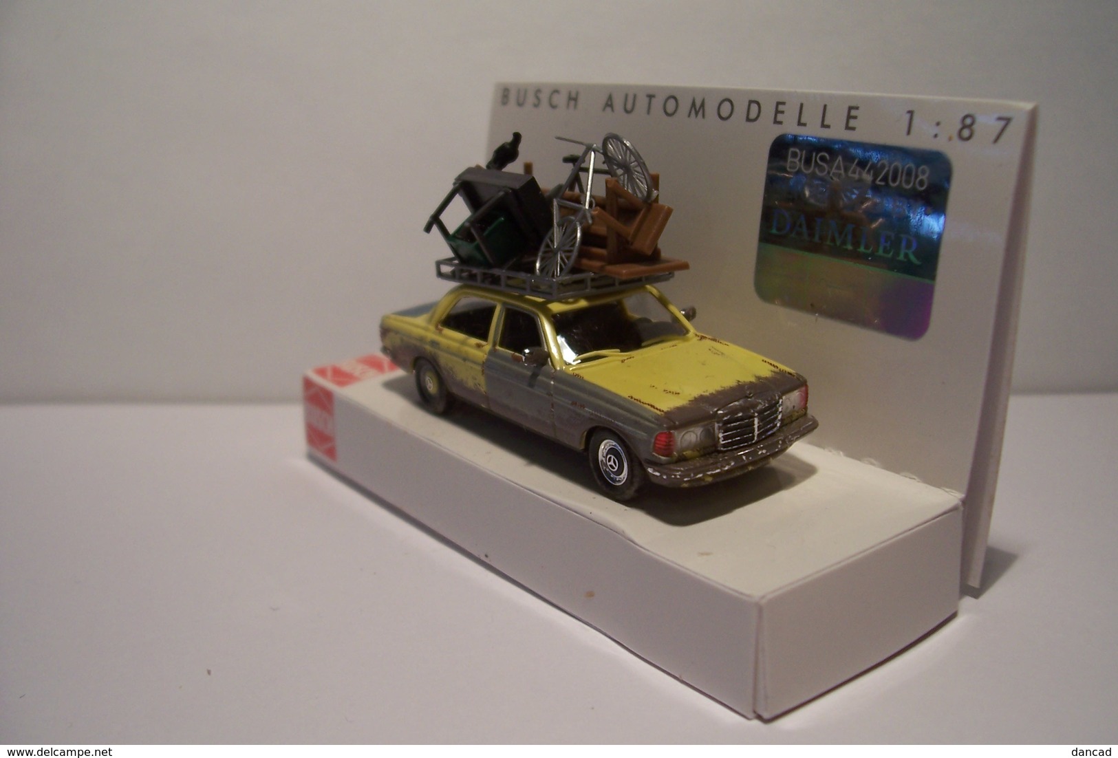 MERCEDES-BENZ  W123   -  "Unverwustlich " - AUTOMOBILE - MODELE REDUIT -" BUSCH " - Echelle 1:87