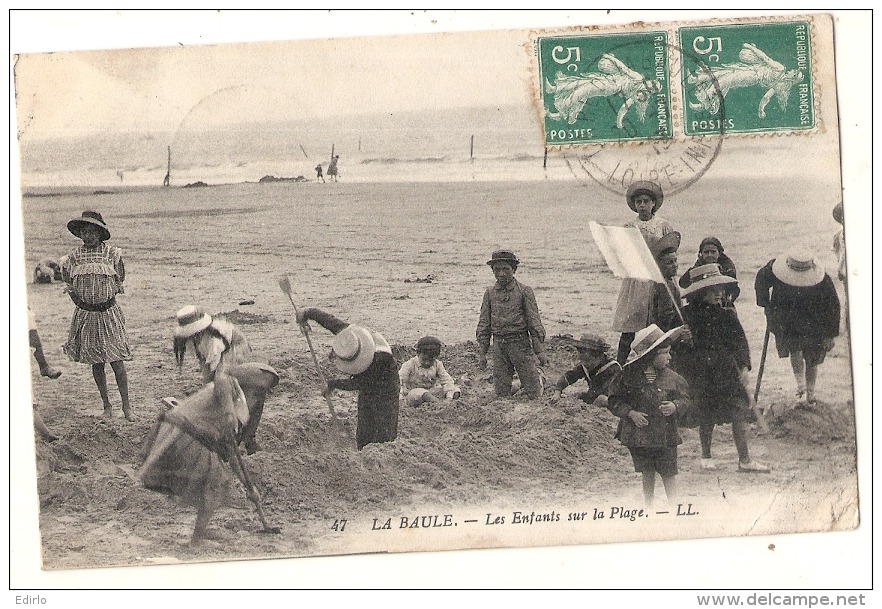 **  44  ***   LA BAULE  Enfants Sur La Plage - Gros Plan TTB - La Baule-Escoublac