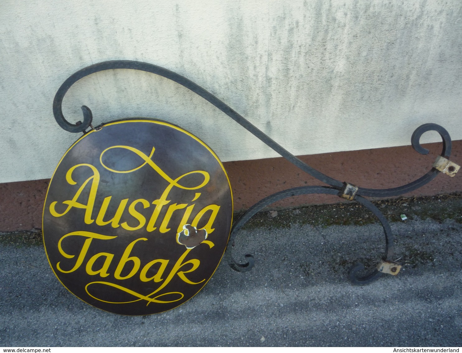Austria-Tabak Emailschild Gewoelbt Mit Auslieger - Plaques émaillées (après 1960)