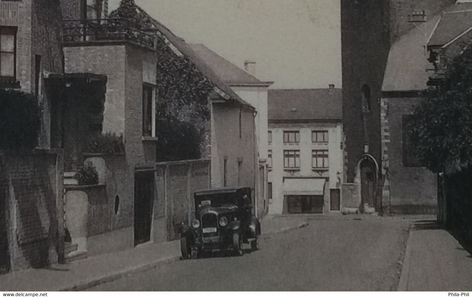 Dour L'Eglise Avec Automobile - Dour