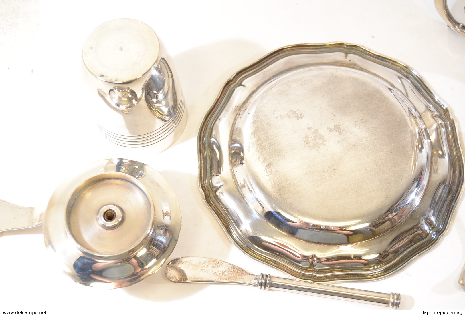 Elements service de table en métal argenté ou métal blanc. Art de la table