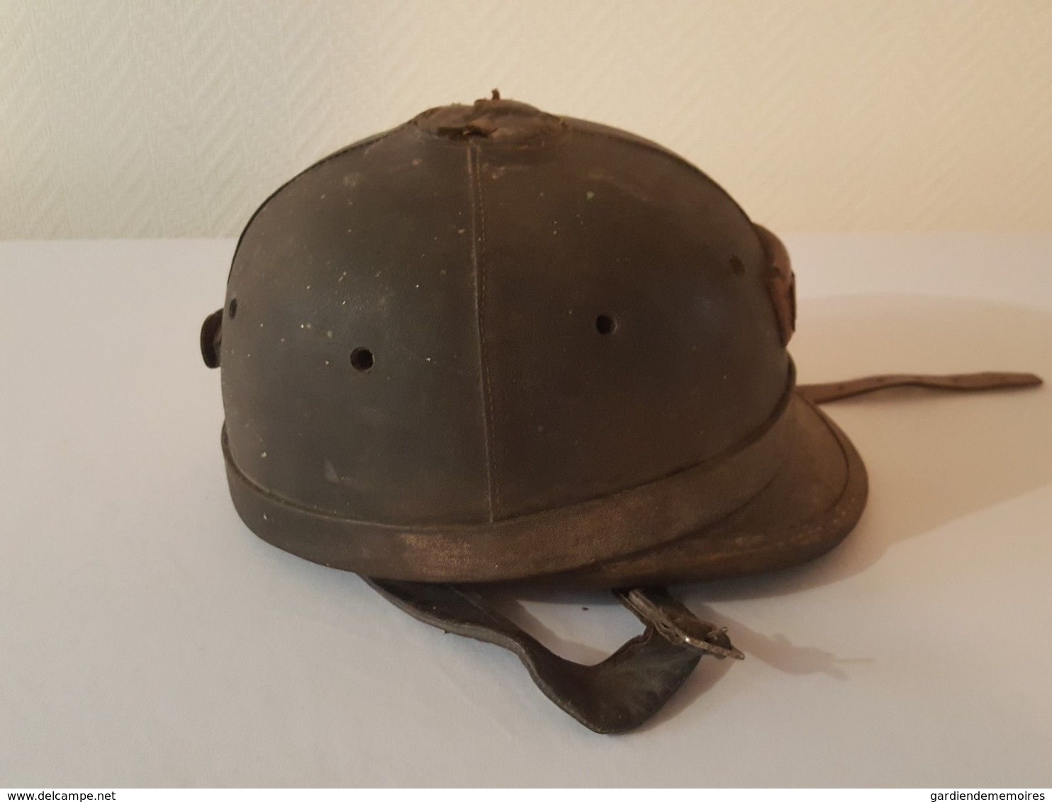 Ancien Casque Bol De Tankiste? Moto? SNCF? Solex? Vespa? Bayard Avec Son Intérieur Plein Cuir - Casques & Coiffures