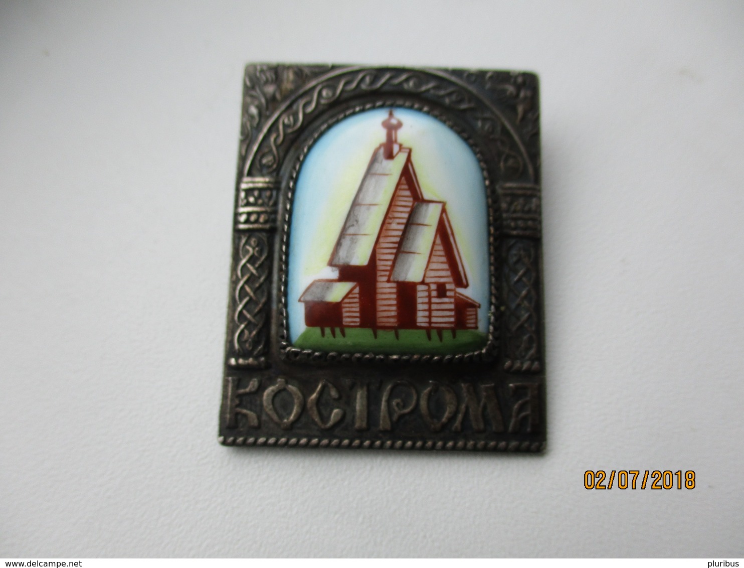 RUSSIA KOSTROMA , BEAUTIFUL BADGE , HANDPAINTED CHURCH ON PORCELAIN IN METAL FRAME , 0 - Altri & Non Classificati