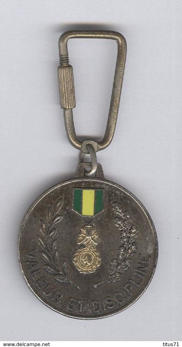 Porte Clés Médaille Militaire - Valeur Et Discipline - Au Recto , Repro D'une 5 Francs Napoléon III ( Sic ) - Autres & Non Classés