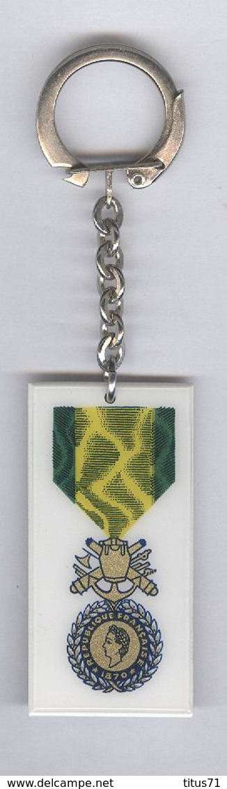 Porte Clés Plastique Médaille Militaire - Valeur Et Discipline - Autres & Non Classés