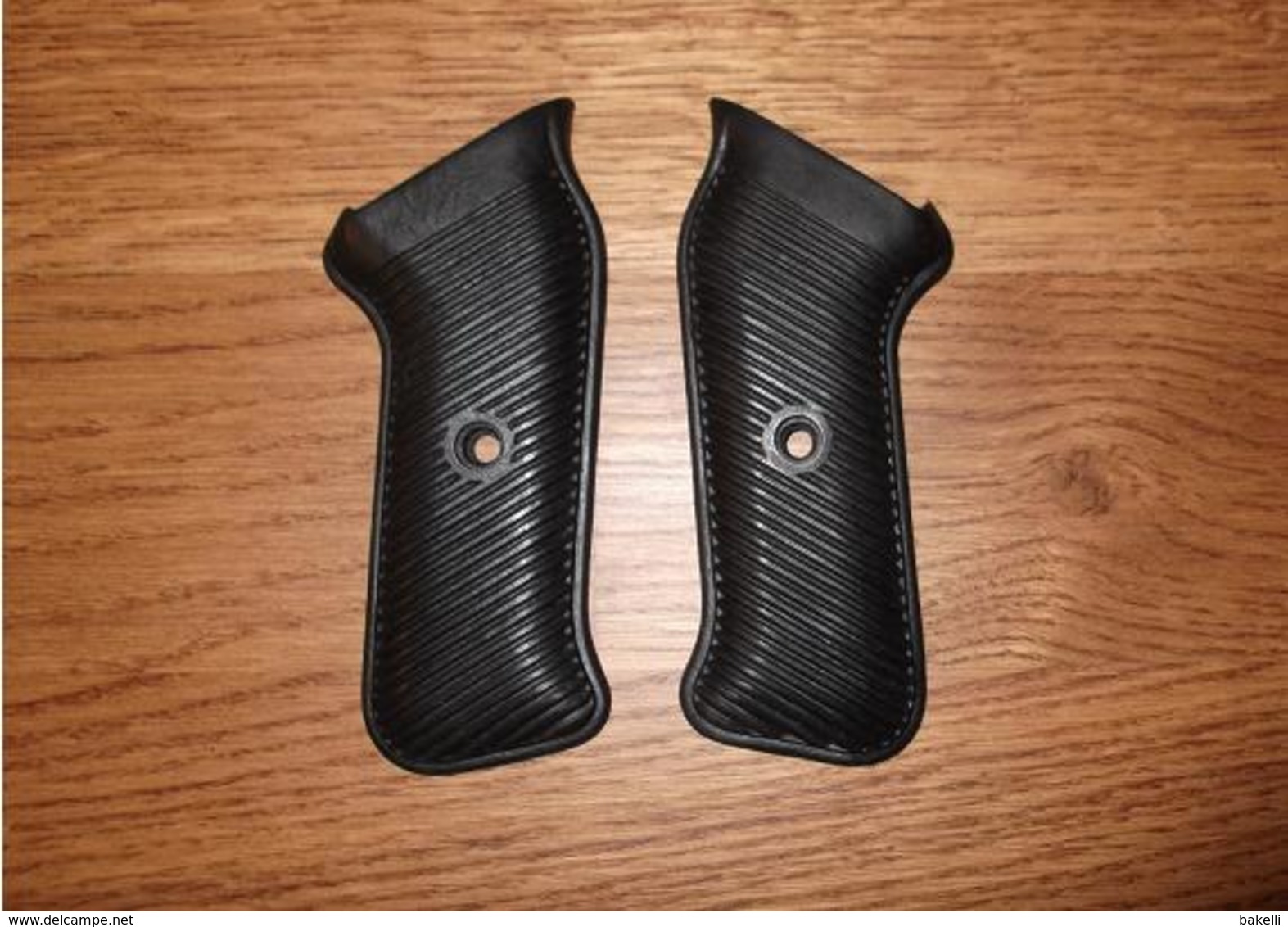 Grips For MP 40 - 1939-45