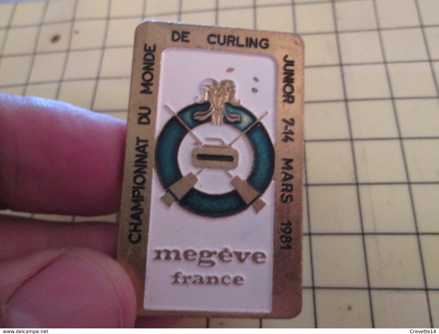 Pas Pin's Mais BROCHE / THEME SPORTS : SPORTS D'HIVER CURLING CHAMPIONNAT JUNIOR 1981 MEGEVE - Wintersport