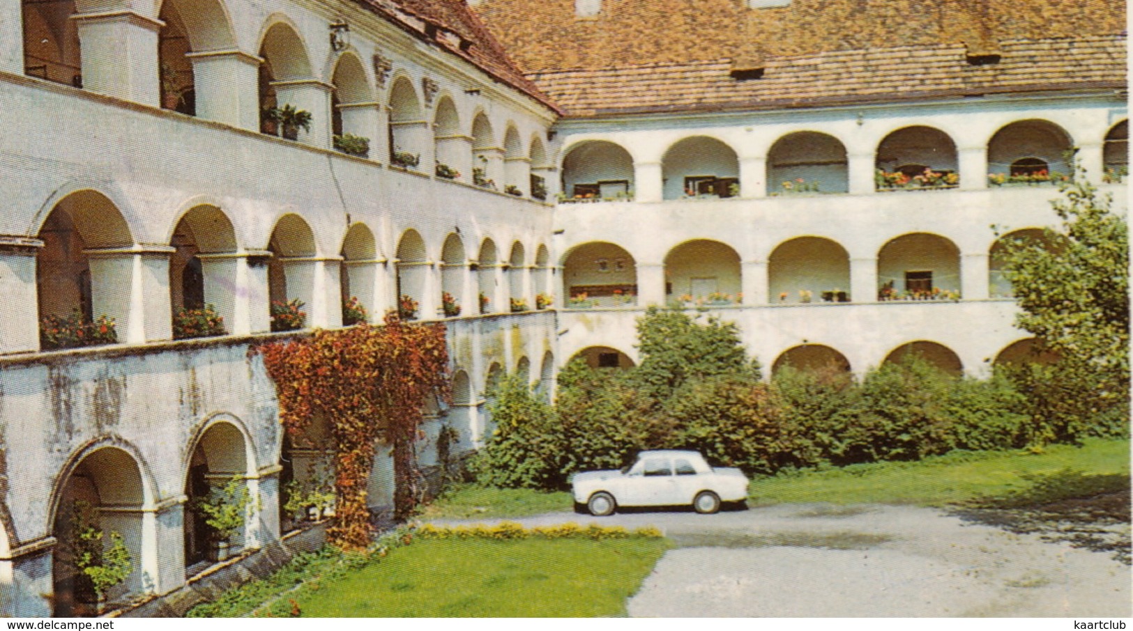 Eberndorf: FORD CORTINA MK2 - Arkadenhof - Kloster, Kirche  (Kärnten, Austria) - Turismo