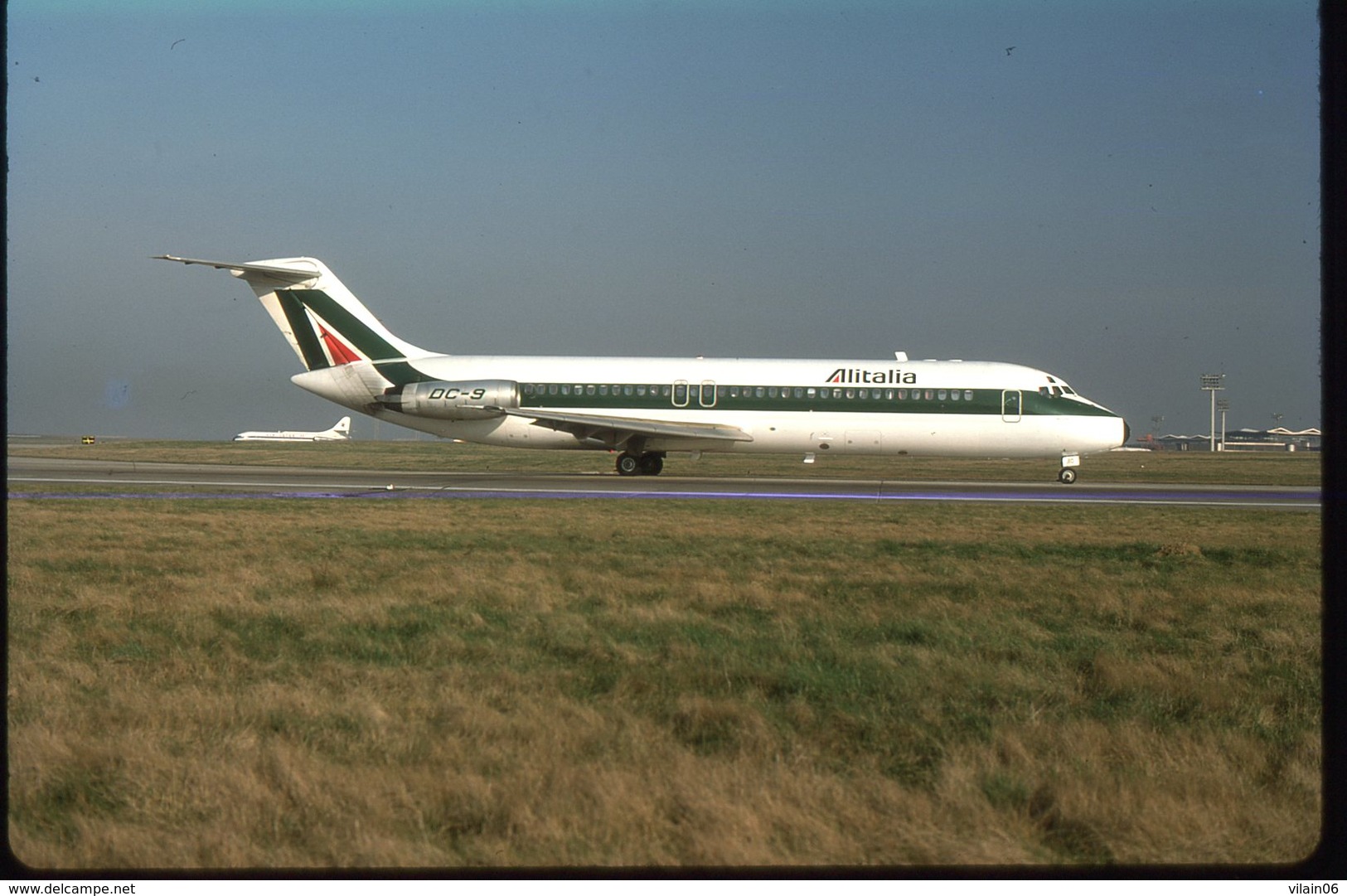 SLIDE / AVION / AIRCRAFT   KODAK  ORIGINAL   ALITALIA  DC 9   I-DIBD - Diapositives (slides)