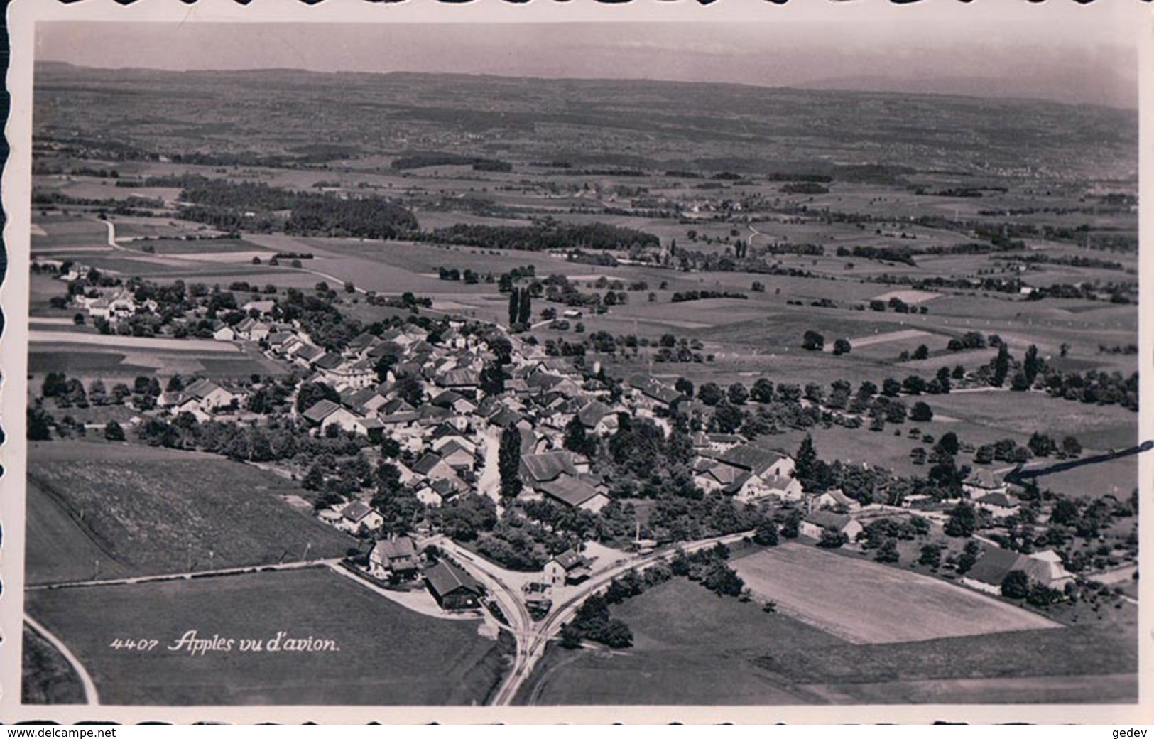 Apples Vu D'avion, Chemin De Fer La Gare (4407) - Apples