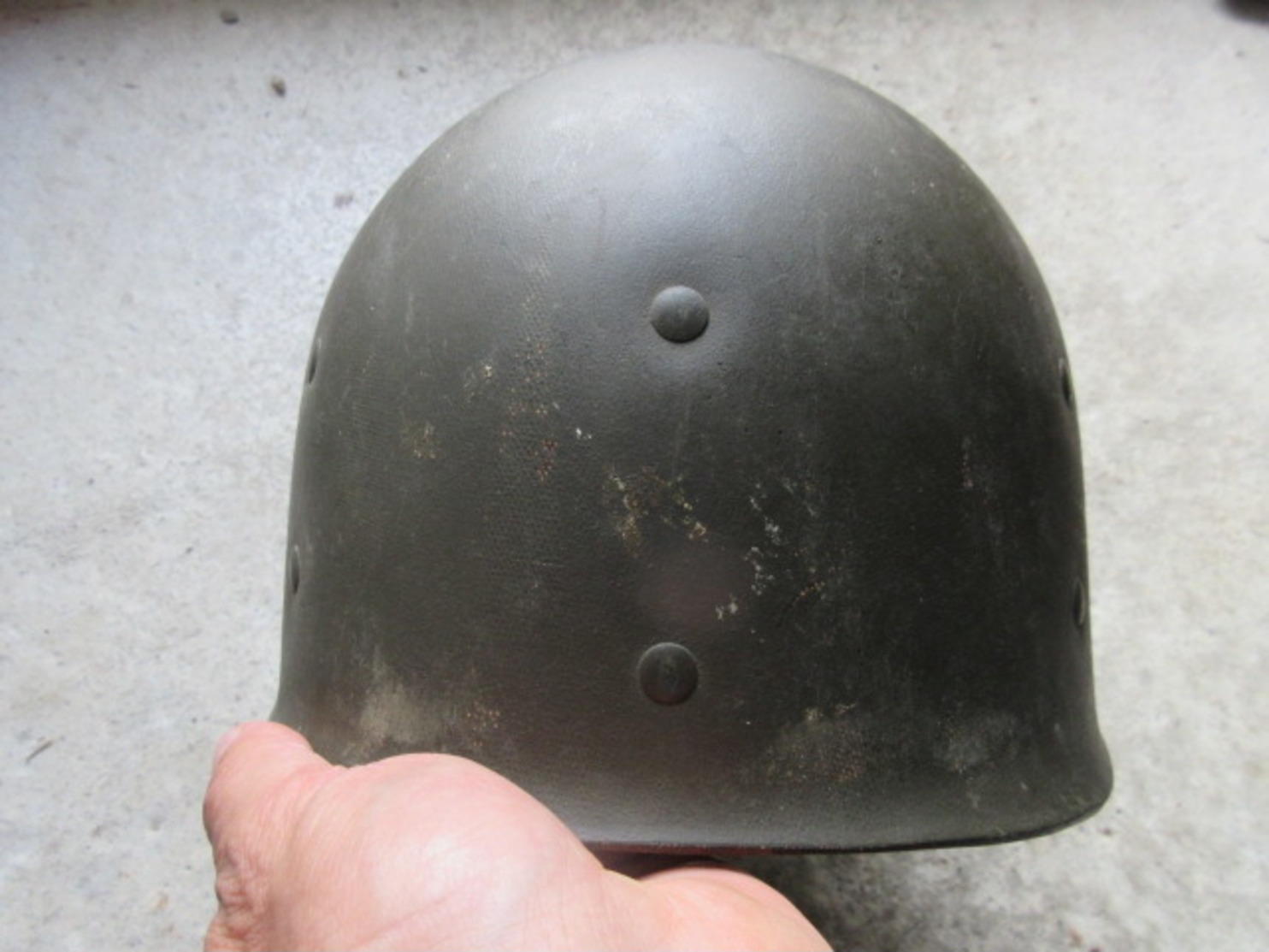 WWII CASQUE US AVEC INSIGNE ET MATRICULE