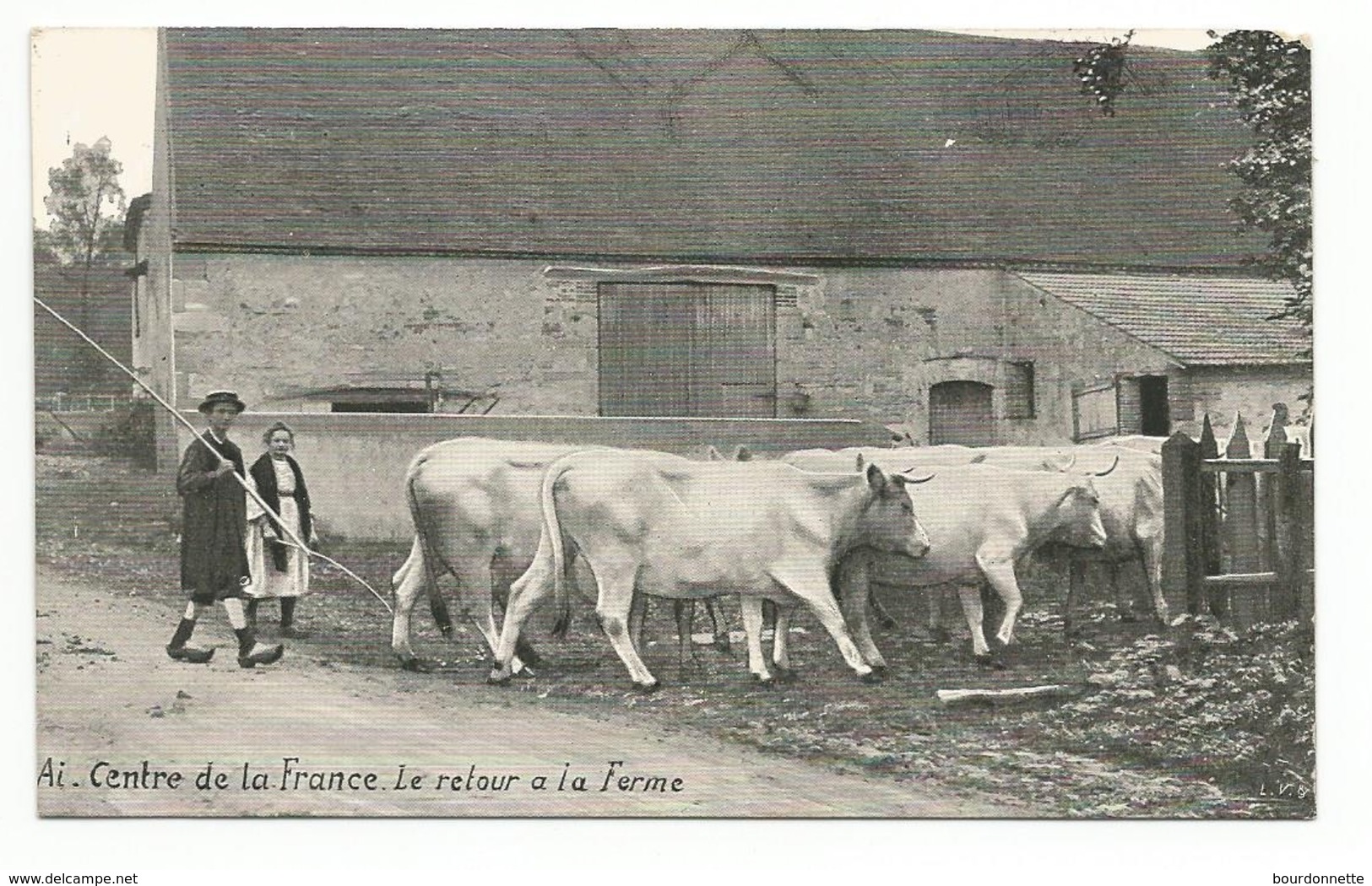 Agriculture - Scenes Champetres Du Centre De La France -  Le Retour A La Ferme ( Ferme , Paysan - Fermes