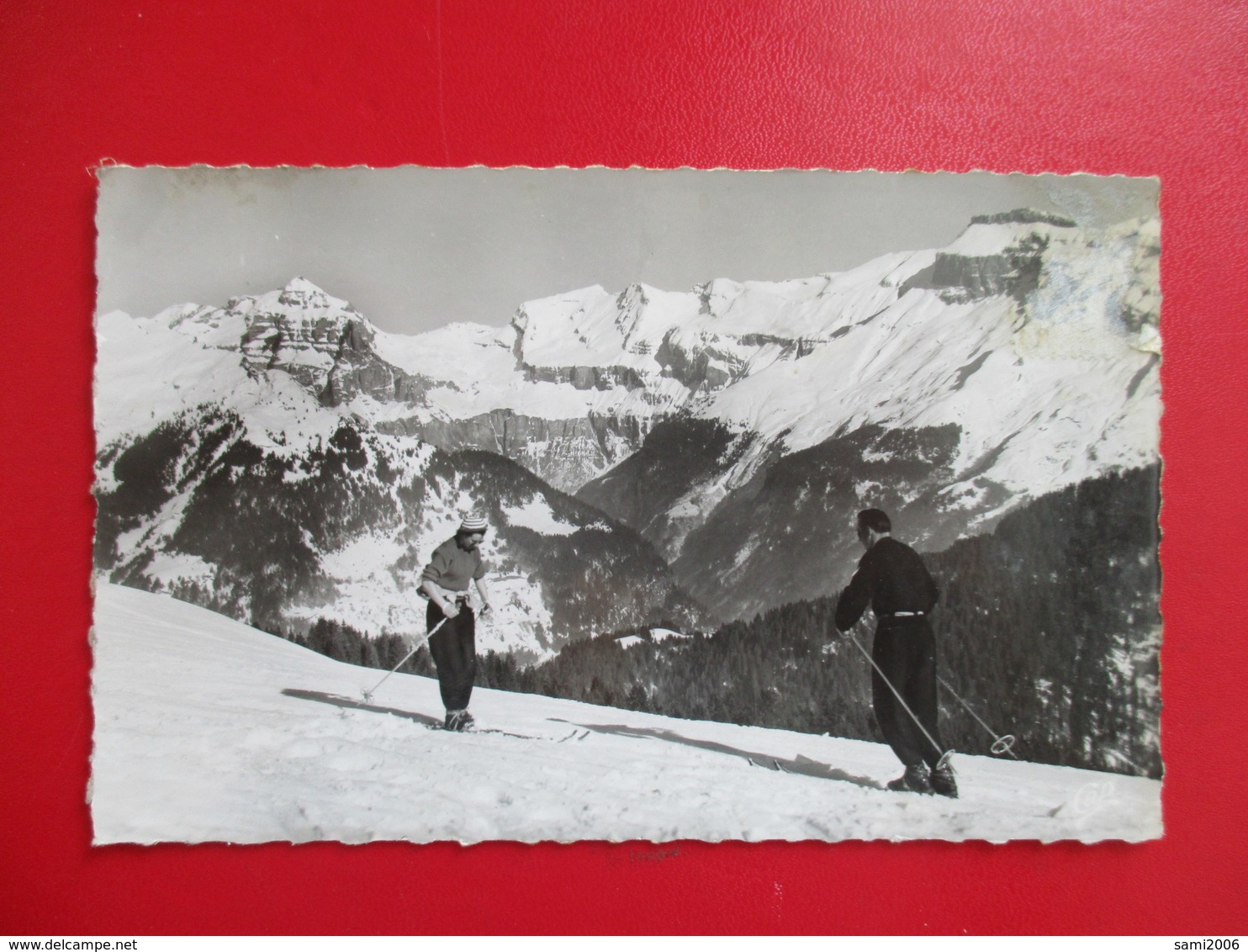 CPA 74 SAMOENS SKIEURS DEVANT LE CIRQUE DU FER A CHEVAL - Douvaine