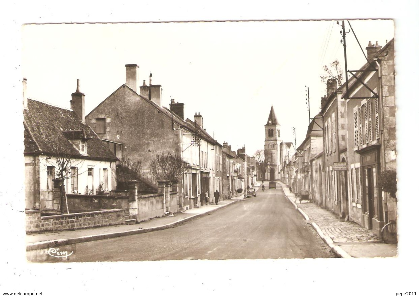 CPA 18 SANCERGUES Grande Rue Maisons église - Sancergues