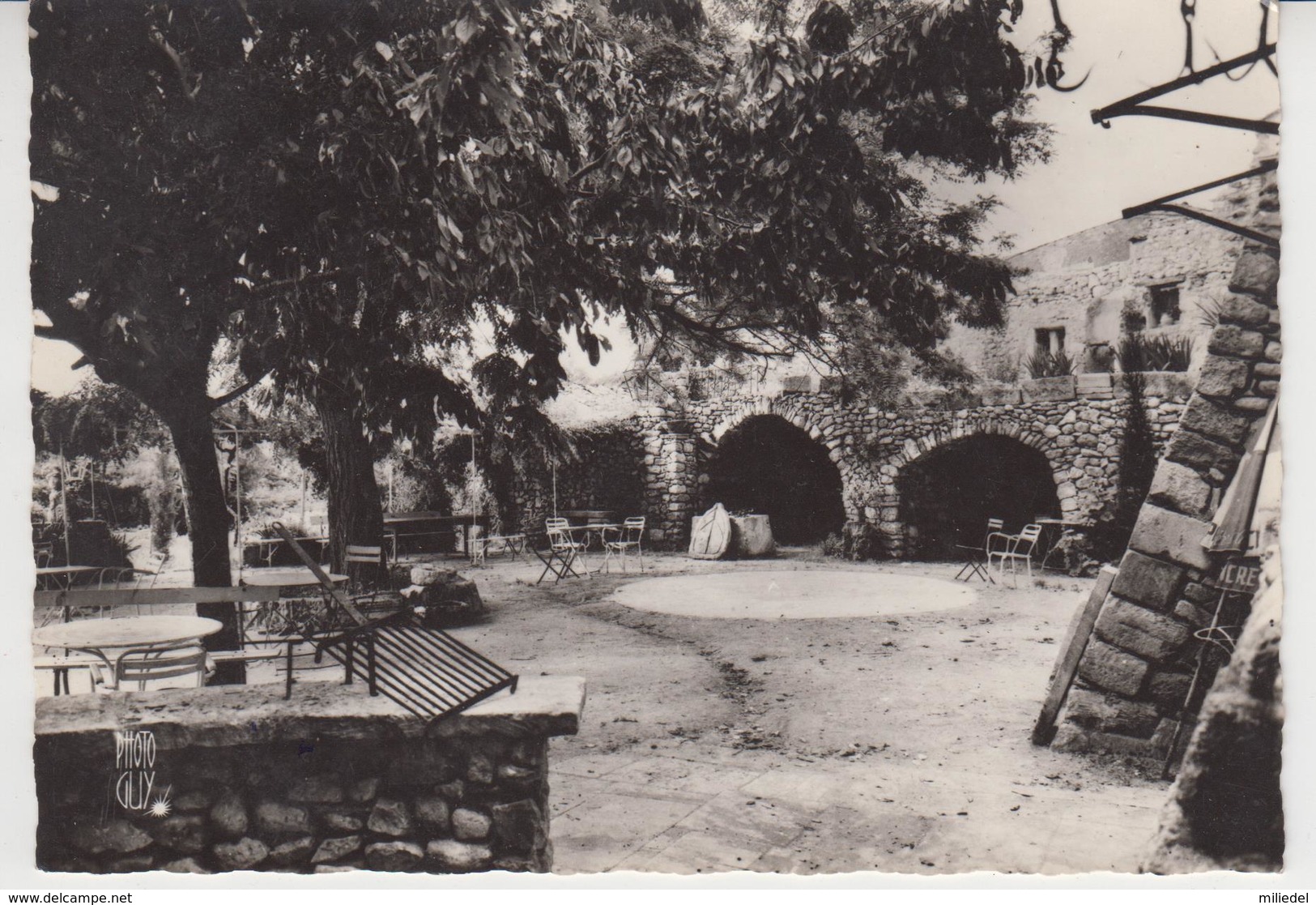 A057 /   OPPEDE  LE  VIEUX   / Un Coin De L'Auberge  SAINT - LAURENT  2 - Oppede Le Vieux