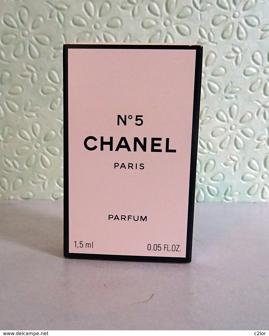 Miniature "N° 5" De CHANEL   Parfum  1,5 Ml Dans Sa Boite Plate  (M0761) - Miniatures Femmes (avec Boite)