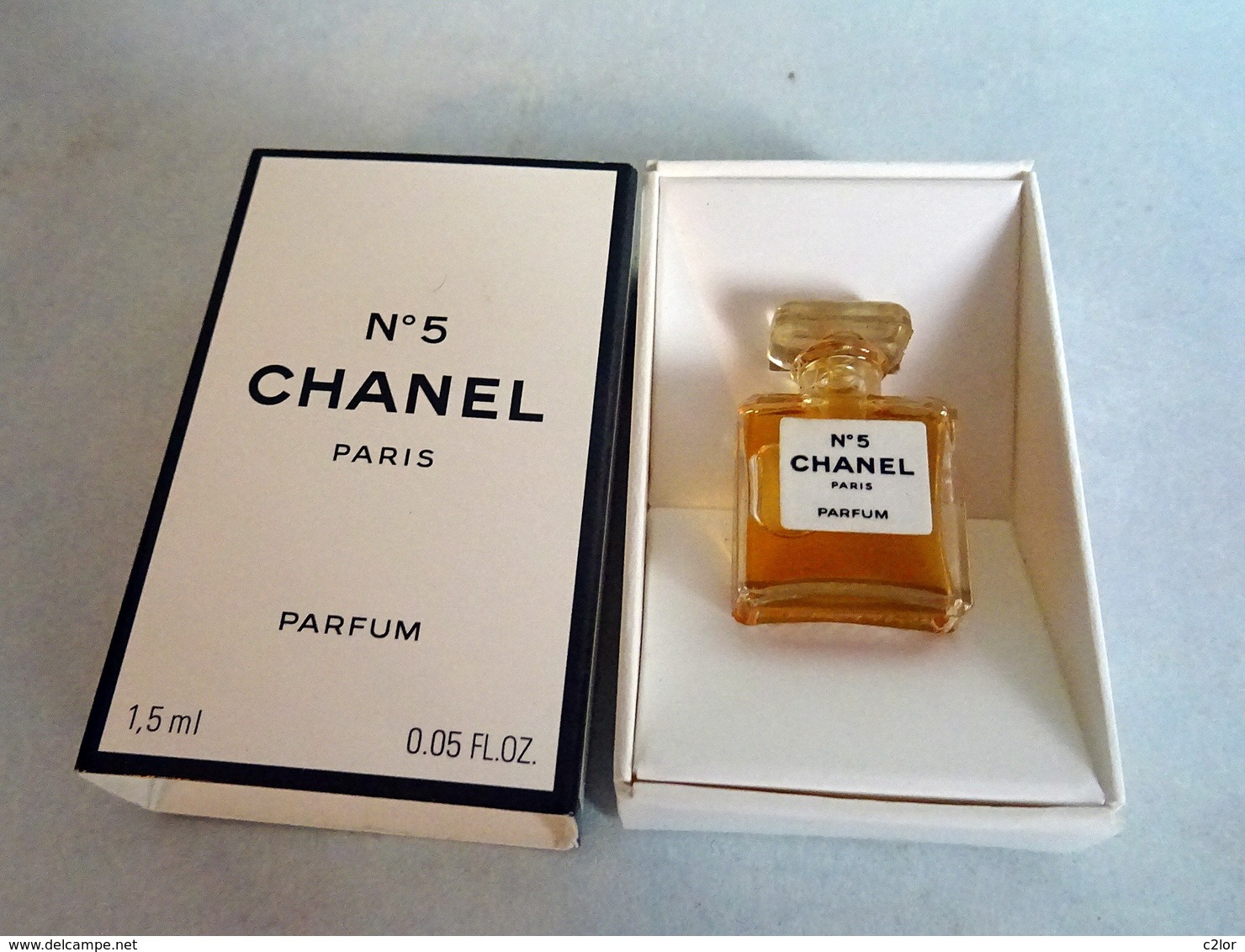 Miniature "N° 5" De CHANEL   Parfum  1,5 Ml Dans Sa Boite Plate  (M0761) - Miniatures Femmes (avec Boite)