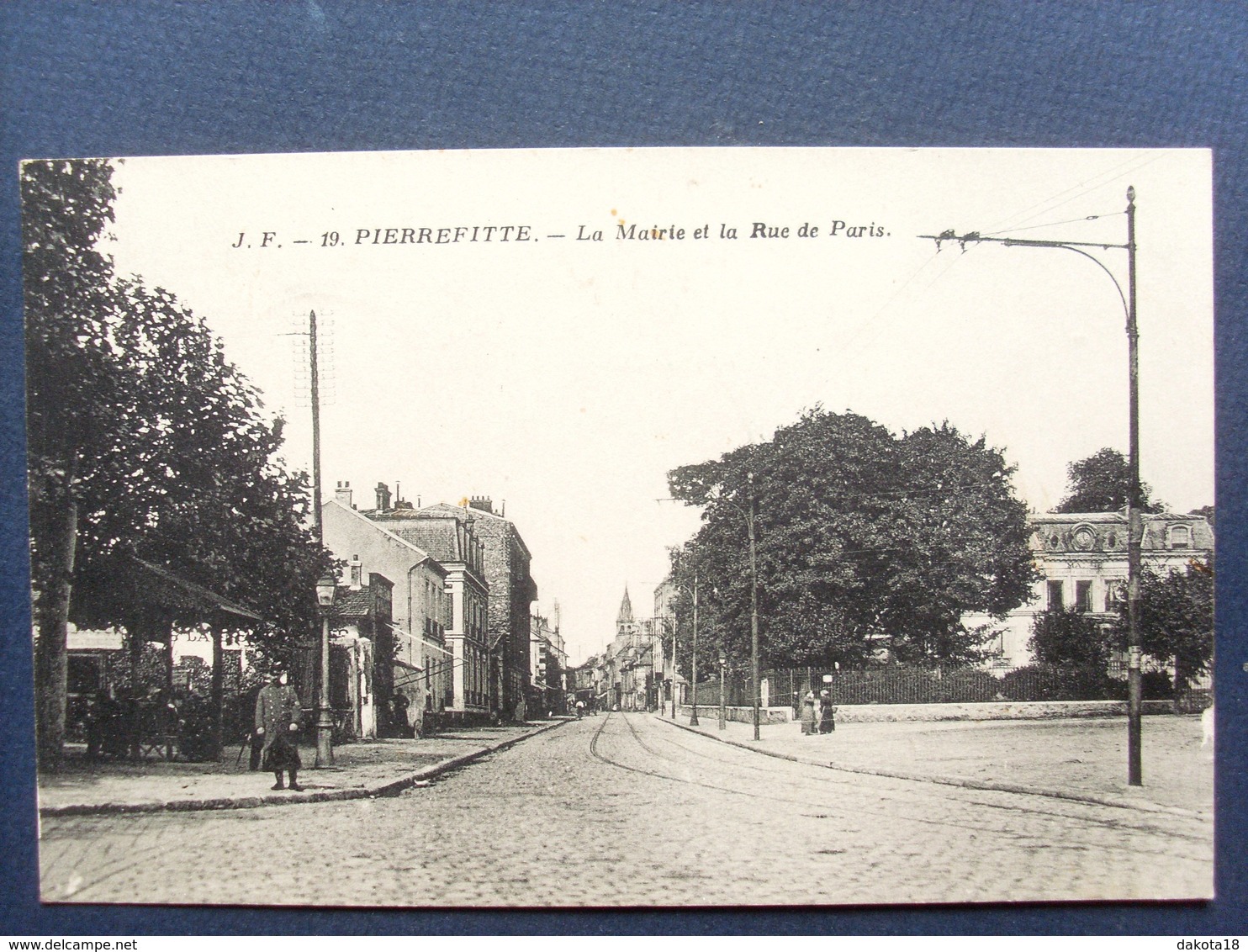 93 ,pierrefitte,la Rue De Paris En 1917 .... Circulée Non Timbrée  .... - Pierrefitte Sur Seine