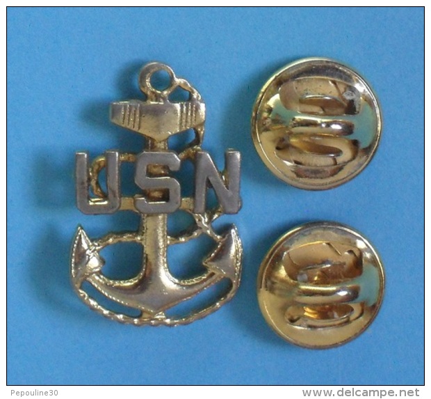 1 PIN'S  //  ** US NAVY / MARINE DES USA ** . Attaches Double - Militaria