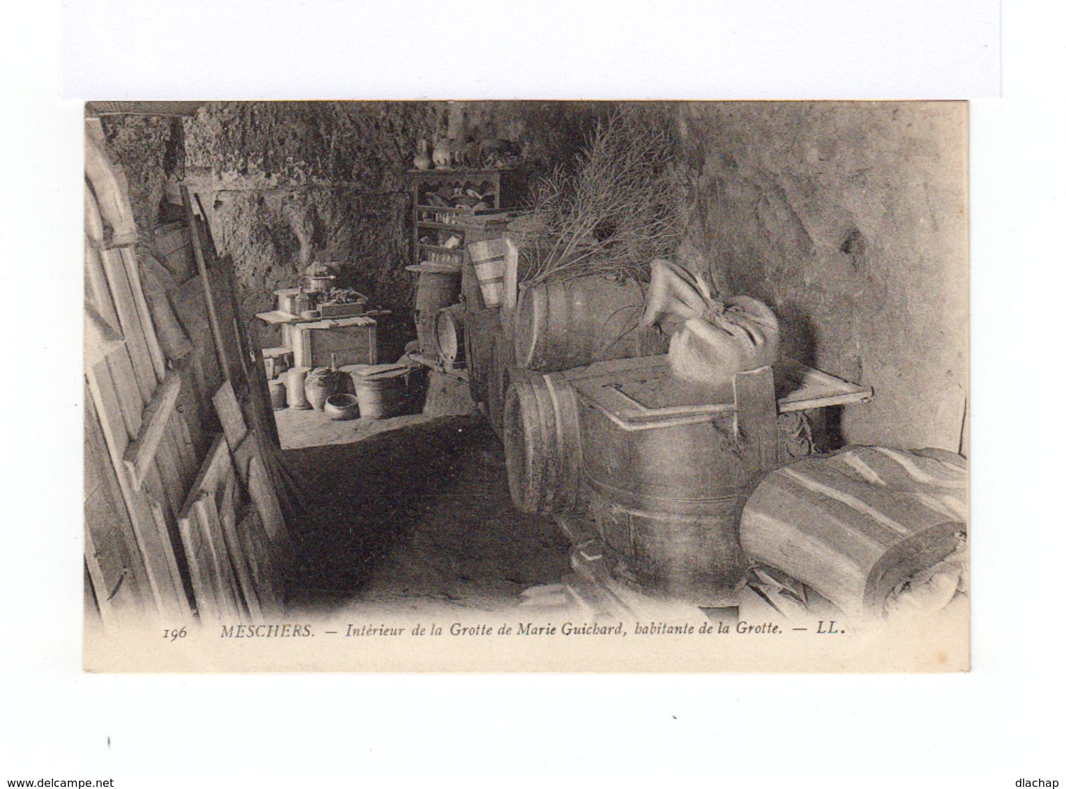 Deux Cartes Postales. Meschers. Grotte Habitée Chez La Guicharde. (3021) - Meschers