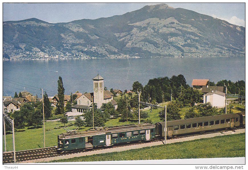 SUISSE : Longeant Le Lac De ZUG. Un Convoi De La "SÛDBAHN " Passe Devant La Petite Ville D'IMMENSEE - Andere & Zonder Classificatie