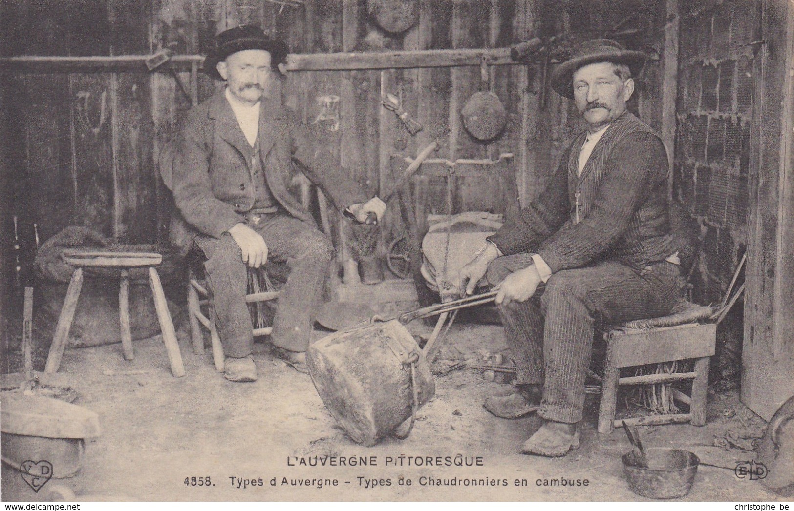 L'Auvergne Pittoresque, Types D'Auvergne, Types De Chaudronniers En Cambuse (pk49858) - Auvergne Types D'Auvergne