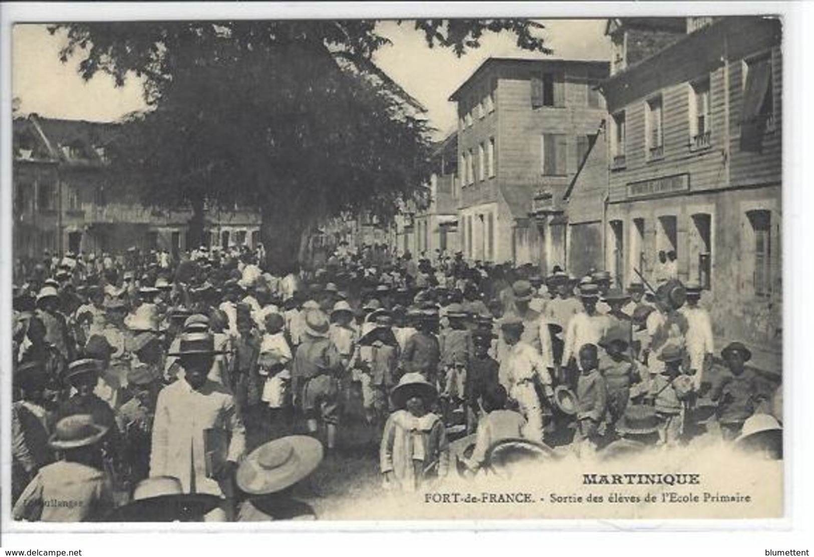 CPA Martinique Fort De France Non Circulé Sortie D'école - Fort De France