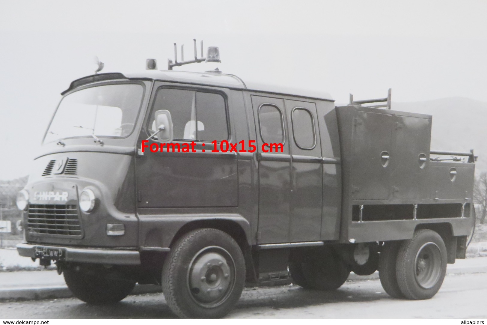 Reproduction D'une Photographie D'une Vue D'un Camion Sinpar De Pompier - Autres & Non Classés