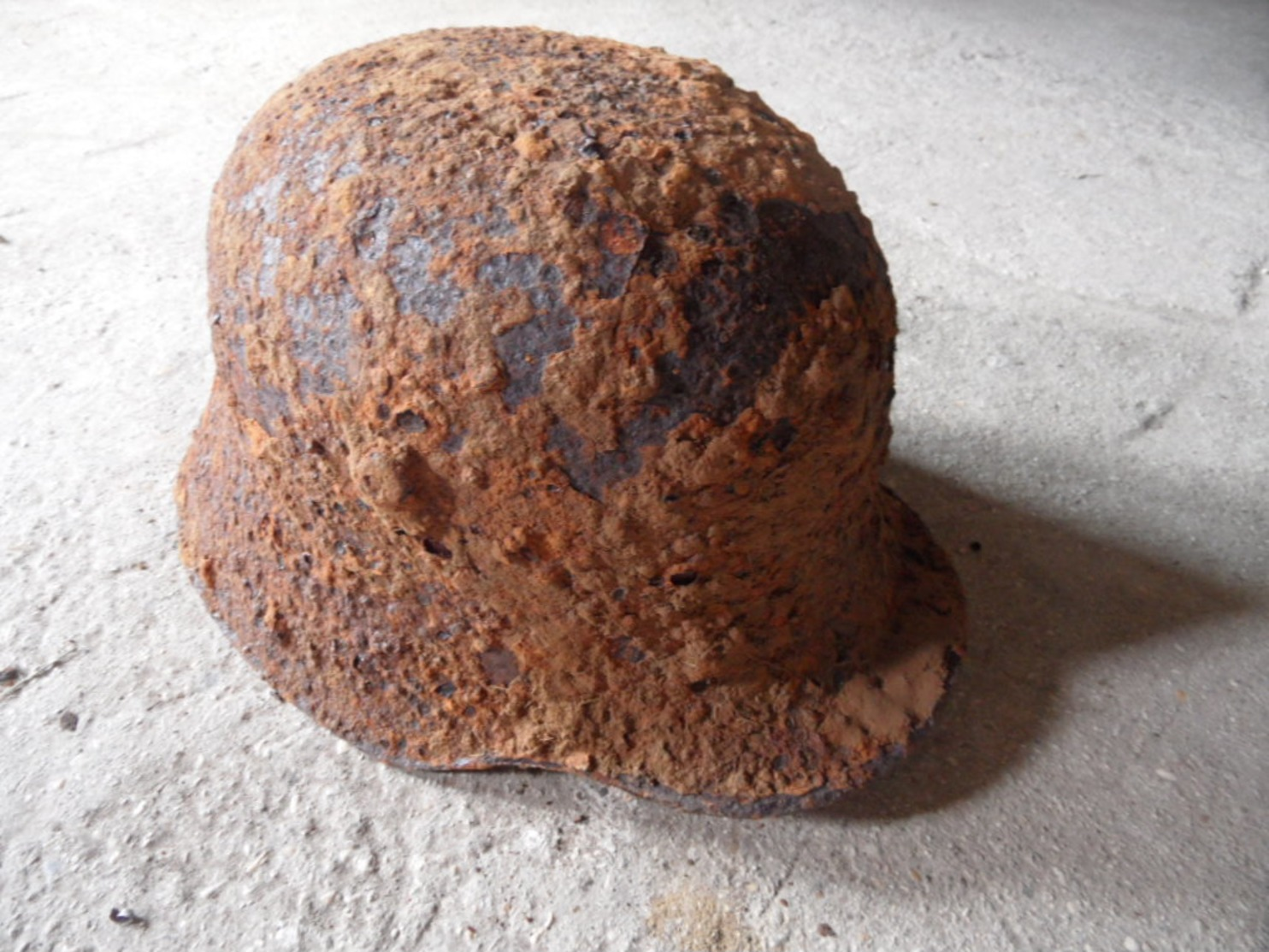 Casque Allemand,stahlhelm,tranchées,poilus,combats De La Marne. - 1914-18