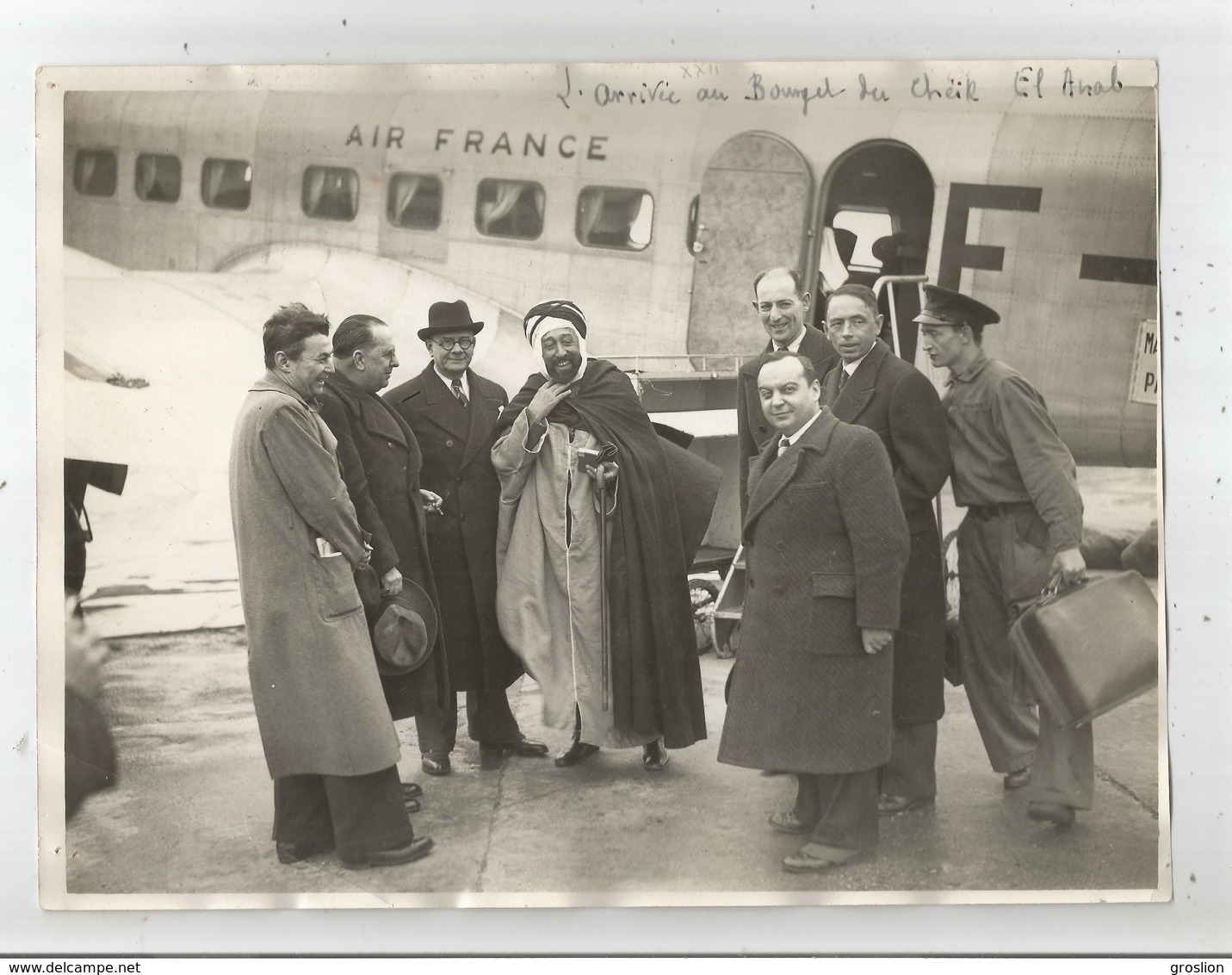 AEROPORT DU BOURGET PHOTO DE PRESSE DE L'ARRIVEE DU CHEIK EL ARAB - Célébrités