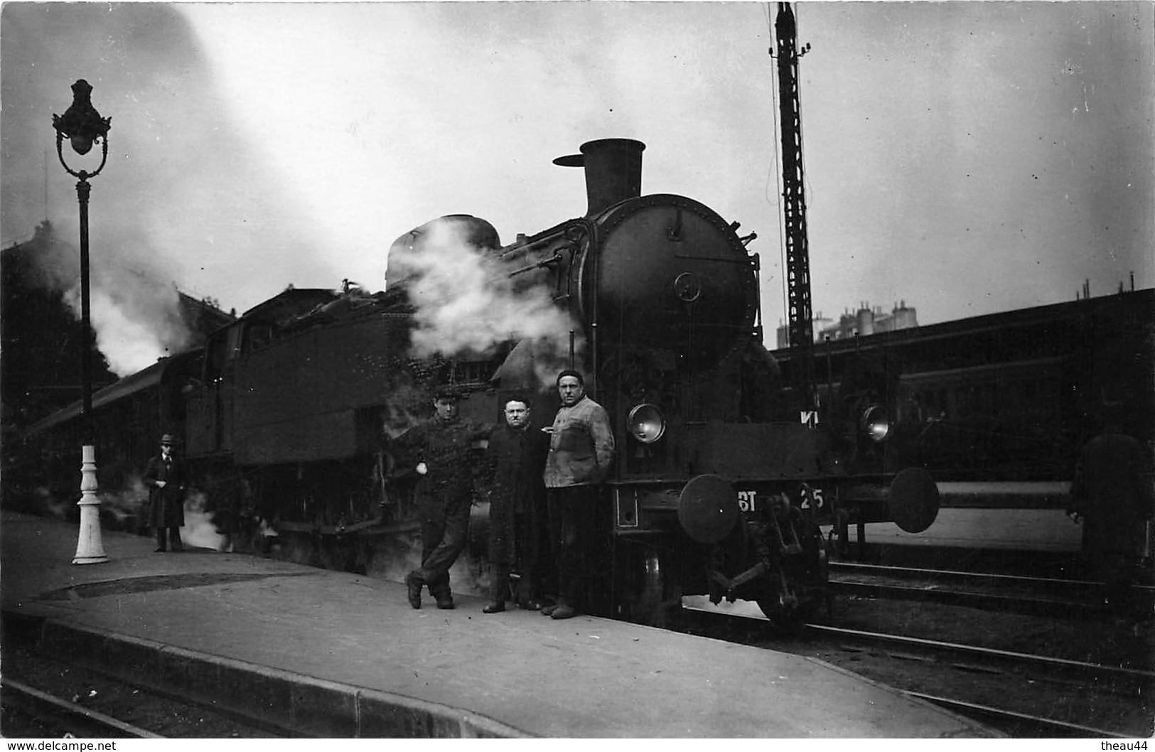 ¤¤   -   Carte-Photo D'une Locomotive  En Gare  -   Train , Chemin De Fer, Cheminots     -  ¤¤ - Equipment