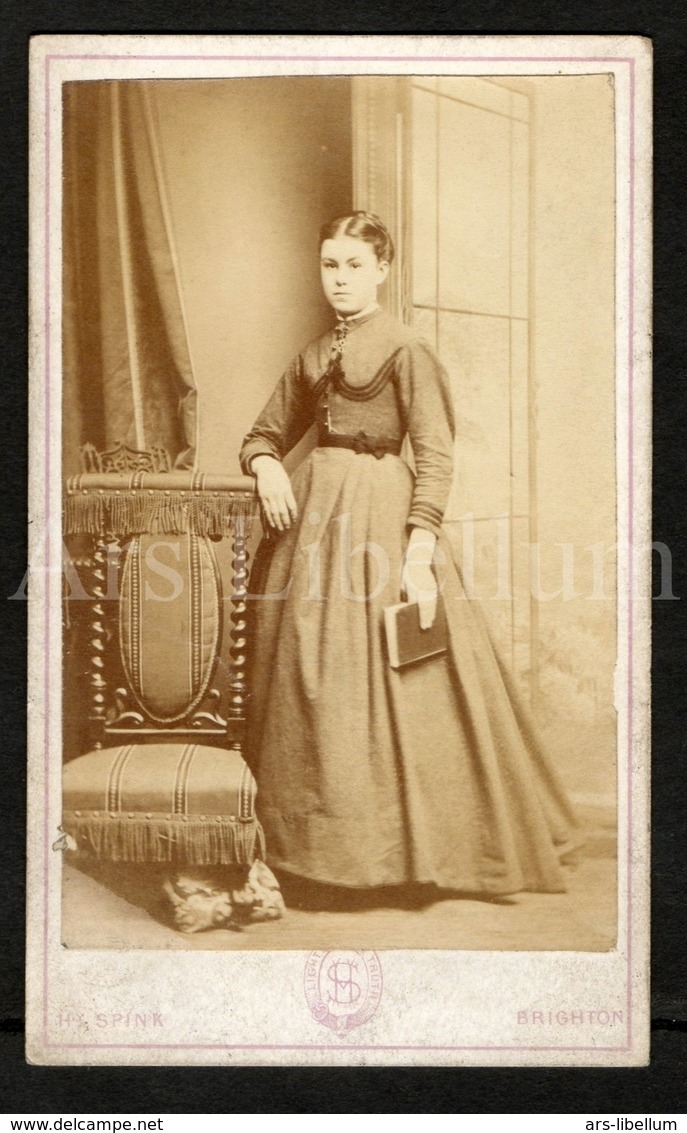 Photo-carte De Visite / CDV / Woman / Femme / Photographer Henry Spink / Brighton / United Kingdom / 2 Scans - Anciennes (Av. 1900)