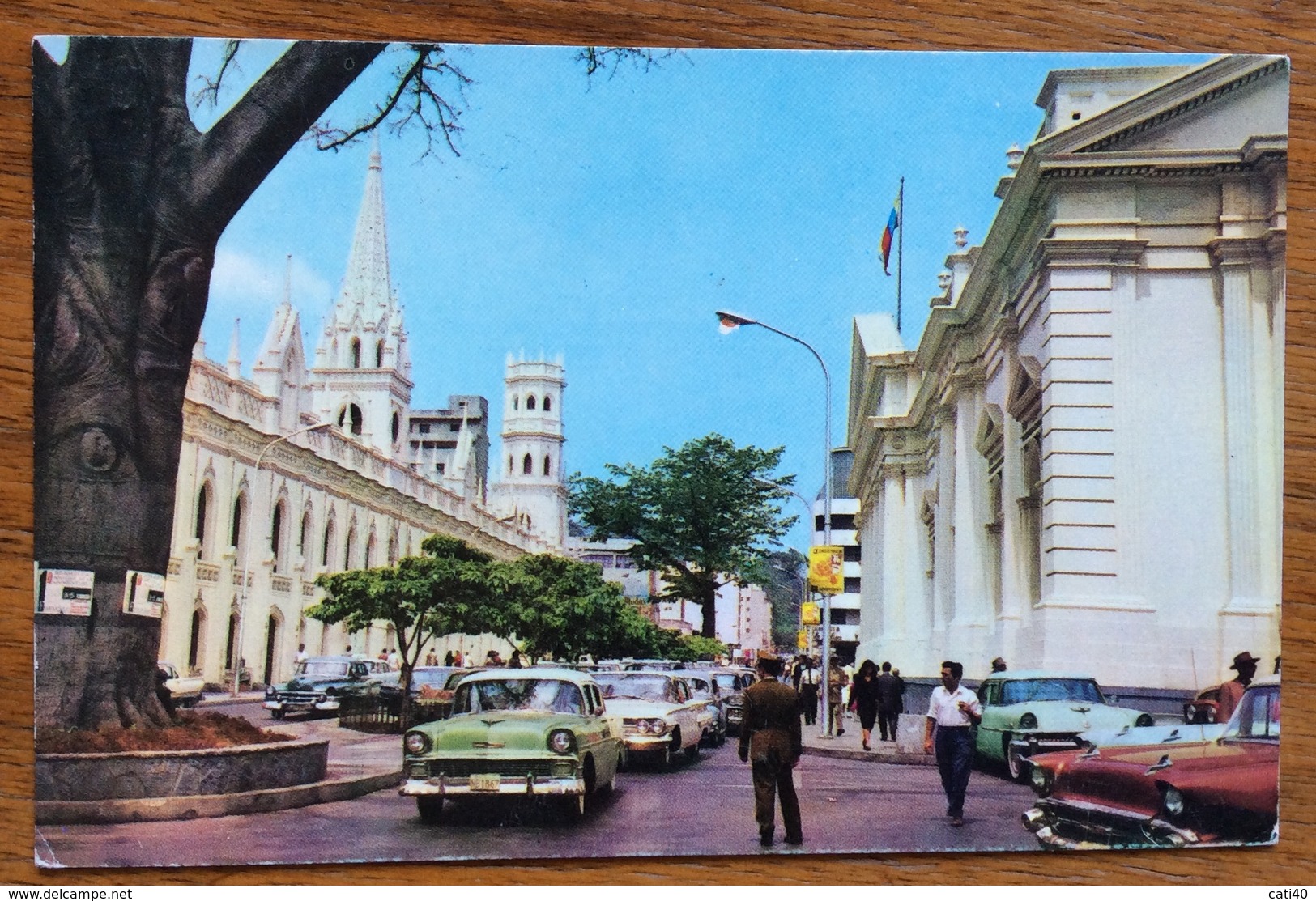 VENEZUELA  CARACAS BIBLIOTECA NAZIONALE CON MACCHINE D'EPOCA - Venezuela