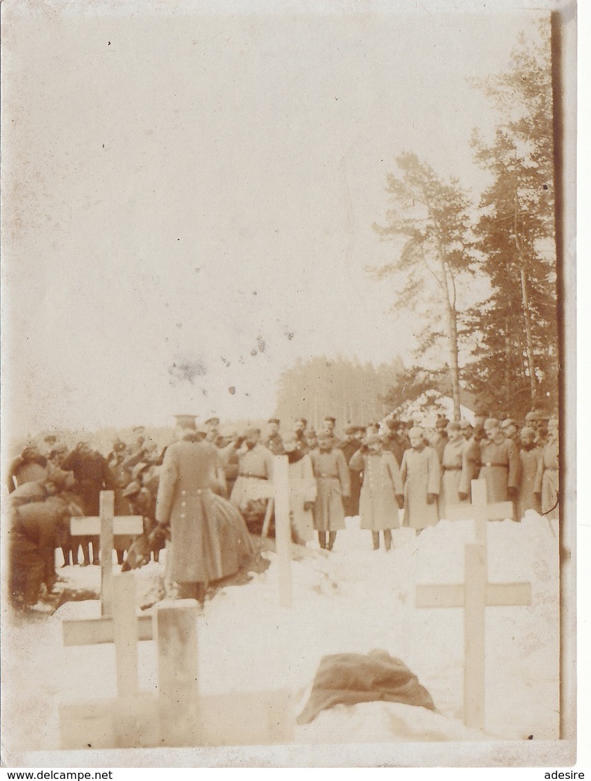 1916 - Soldaten Begräbnis In Russland - Orig. Foto Mit Widmung Auf Rückseite, Format Ca.12 X 9 Cm - 1914-18