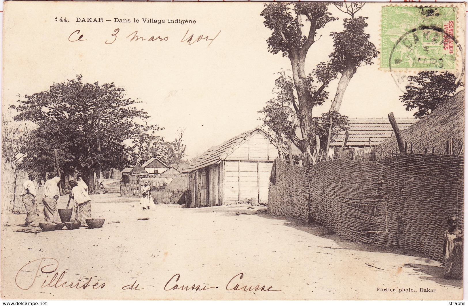 CPA Dakar - Dans Le Village Indigène - Circ - TB - Autres & Non Classés